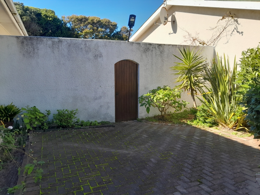 4 Bedroom Property for Sale in Gansbaai Central Western Cape